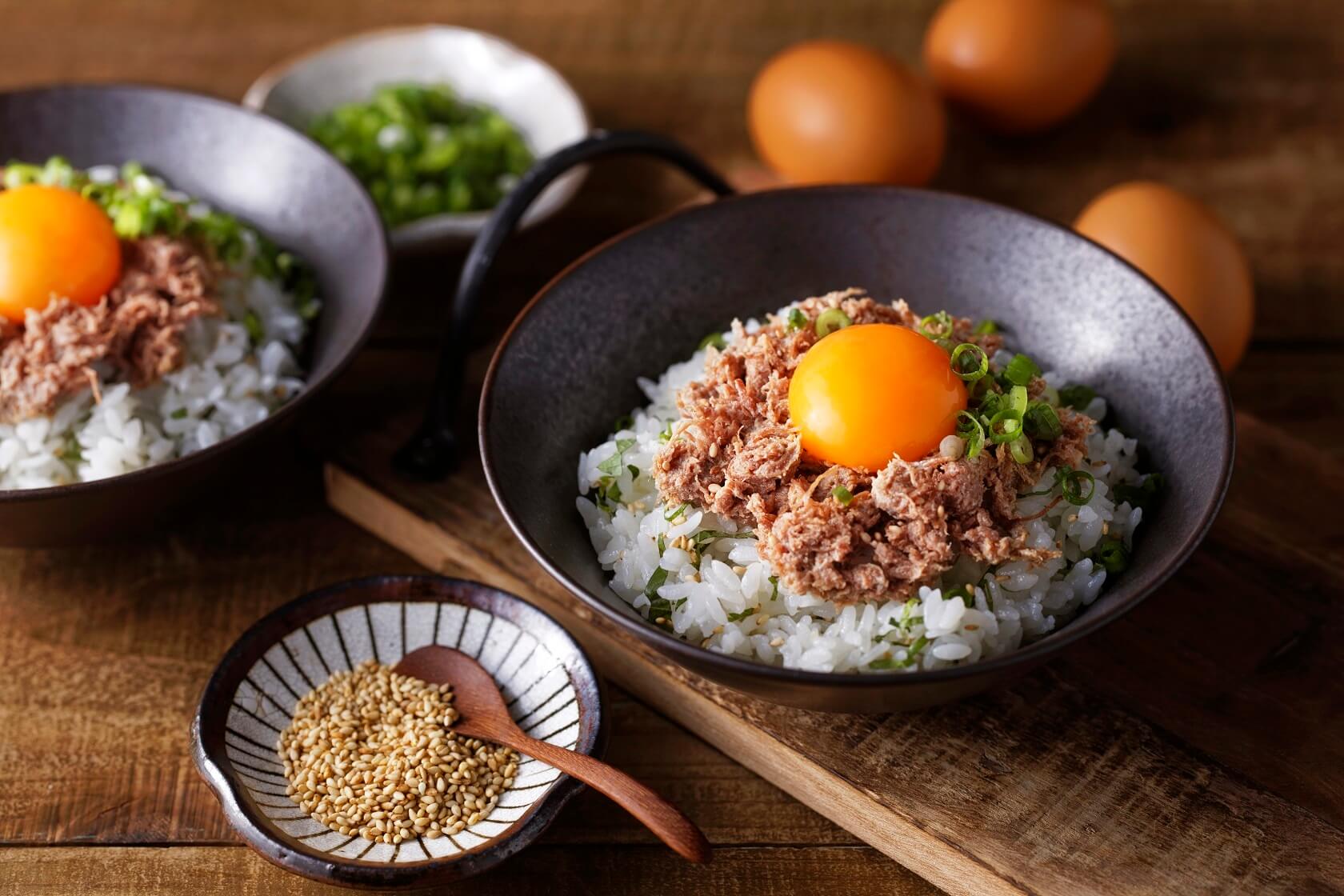 別海コンビーフと卵を乗せたご飯の画像